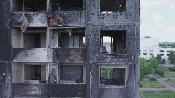 Állomány Videó Mutatja Háború Utóhatásait Ukrajnában Egy Lerombolt Lakóépület Borodyanka — Stock videók