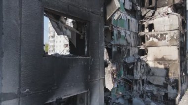 Bu video, Ukrayna 'daki savaşın sonucunu gösteriyor. Borodyanka, Bucha' da 8K çözünürlüklü bir yerleşim yeri.