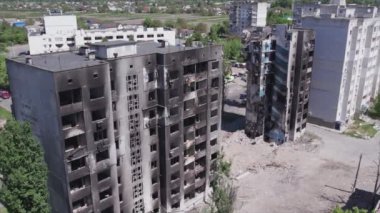 Bu video, Ukrayna 'daki savaşın sonucunu gösteriyor. Borodyanka, Bucha' da 8K çözünürlüklü bir yerleşim yeri.