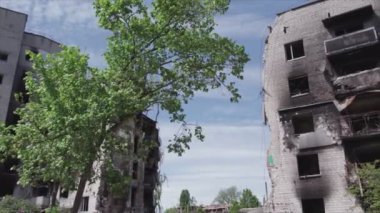 Bu video, Ukrayna 'daki savaşın sonucunu gösteriyor. Borodyanka, Bucha' da 8K çözünürlüklü bir yerleşim yeri.