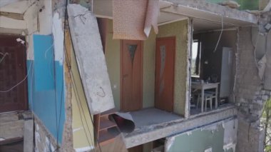 Bu video, Ukrayna 'daki savaşın sonucunu gösteriyor. Borodyanka, Bucha' da 8K çözünürlüklü bir yerleşim yeri.