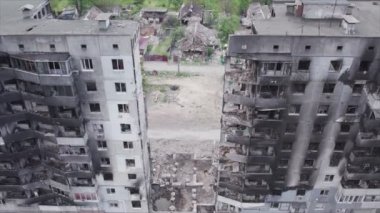 Bu video, Ukrayna 'daki savaşın sonucunu gösteriyor. Borodyanka, Bucha' da 8K çözünürlüklü bir yerleşim yeri.