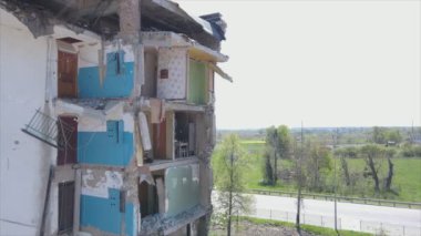 Bu video, Ukrayna 'daki savaşın sonucunu gösteriyor. Borodyanka, Bucha' da 8K çözünürlüklü bir yerleşim yeri.