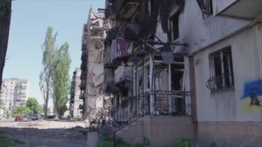 Bu video, Ukrayna 'daki savaşın sonucunu gösteriyor. Borodyanka, Bucha' da 8K çözünürlüklü bir yerleşim yeri.