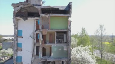 Bu video, Ukrayna 'daki savaşın sonucunu gösteriyor. Borodyanka, Bucha' da 8K çözünürlüklü bir yerleşim yeri.