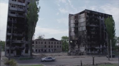 Bu video, Ukrayna 'daki savaşın sonucunu gösteriyor. Borodyanka, Bucha' da 8K çözünürlüklü bir yerleşim yeri.