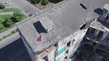 Bu video, Ukrayna 'daki savaşın sonucunu gösteriyor. Borodyanka, Bucha' da 8K çözünürlüklü bir yerleşim yeri.