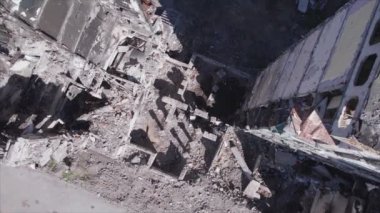 Bu video, Ukrayna 'daki savaşın sonucunu gösteriyor. Borodyanka, Bucha' da 8K çözünürlüklü bir yerleşim yeri.