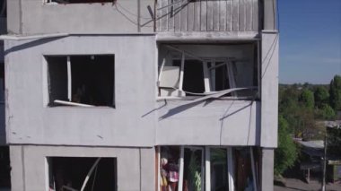 Bu video, Ukrayna 'daki savaşın sonucunu gösteriyor. Borodyanka, Bucha' da 8K çözünürlüklü bir yerleşim yeri.