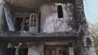 Bu video, Ukrayna 'daki savaşın sonucunu gösteriyor. Borodyanka, Bucha' da 8K çözünürlüklü bir yerleşim yeri.