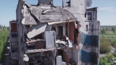 Bu video, Ukrayna 'daki savaşın sonucunu gösteriyor. Borodyanka, Bucha' da 8K çözünürlüklü bir yerleşim yeri.