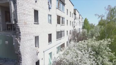 Bu video, Ukrayna 'daki savaşın sonucunu gösteriyor. Borodyanka, Bucha' da 8K çözünürlüklü bir yerleşim yeri.