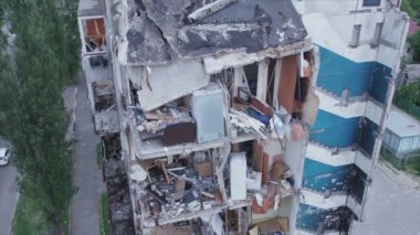 Bu video, Ukrayna 'daki savaşın sonucunu gösteriyor. Borodyanka, Bucha' da 8K çözünürlüklü bir yerleşim yeri.