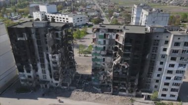 Bu video, Ukrayna 'daki savaşın sonucunu gösteriyor. Borodyanka, Bucha' da 8K çözünürlüklü bir yerleşim yeri.