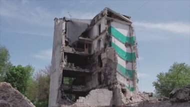Bu video, Ukrayna 'daki savaşın sonucunu gösteriyor. Borodyanka, Bucha' da 8K çözünürlüklü bir yerleşim yeri.
