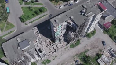 Bu video, Ukrayna 'daki savaşın sonucunu gösteriyor. Borodyanka, Bucha' da 8K çözünürlüklü bir yerleşim yeri.