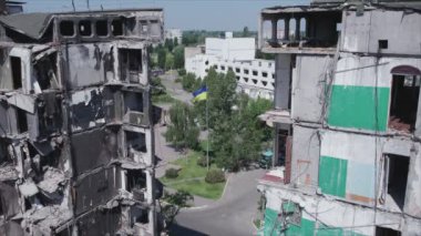 Bu video, Ukrayna 'daki savaşın sonucunu gösteriyor. Borodyanka, Bucha' da 8K çözünürlüklü bir yerleşim yeri.