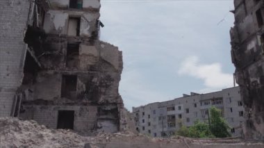 Bu video, Ukrayna 'daki savaşın sonucunu gösteriyor. Borodyanka, Bucha' da 8K çözünürlüklü bir yerleşim yeri.