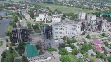 Bu video, Ukrayna 'daki savaşın sonucunu gösteriyor. Borodyanka, Bucha' da 8K çözünürlüklü bir yerleşim yeri.