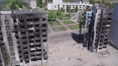 Bu video, Ukrayna 'daki savaşın sonucunu gösteriyor. Borodyanka, Bucha' da 8K çözünürlüklü bir yerleşim yeri.