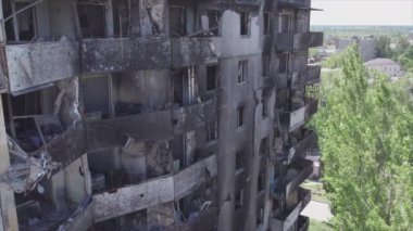 Bu video, Ukrayna 'daki savaşın sonucunu gösteriyor. Borodyanka, Bucha' da 8K çözünürlüklü bir yerleşim yeri.