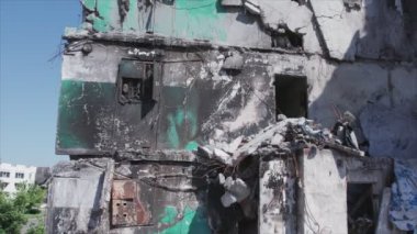 Bu video, Ukrayna 'daki savaşın sonucunu gösteriyor. Borodyanka, Bucha' da 8K çözünürlüklü bir yerleşim yeri.