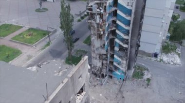 Bu video, Ukrayna 'daki savaşın sonucunu gösteriyor. Borodyanka, Bucha' da 8K çözünürlüklü bir yerleşim yeri.