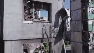 Bu video, Ukrayna 'daki savaşın sonucunu gösteriyor. Borodyanka, Bucha' da 8K çözünürlüklü bir yerleşim yeri.