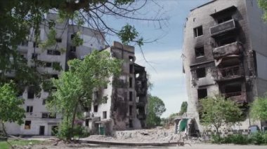Bu video, Ukrayna 'daki savaşın sonucunu gösteriyor. Borodyanka, Bucha' da 8K çözünürlüklü bir yerleşim yeri.