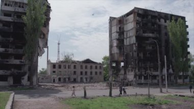 Bu video, Ukrayna 'daki savaşın sonucunu gösteriyor. Borodyanka, Bucha' da 8K çözünürlüklü bir yerleşim yeri.