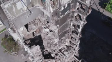 Bu video, Ukrayna 'daki savaşın sonucunu gösteriyor. Borodyanka, Bucha' da 8K çözünürlüklü bir yerleşim yeri.