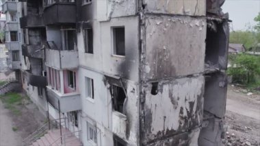 Bu video, Ukrayna 'daki savaşın sonucunu gösteriyor. Borodyanka, Bucha' da 8K çözünürlüklü bir yerleşim yeri.