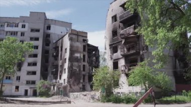 Bu video, Ukrayna 'daki savaşın sonucunu gösteriyor. Borodyanka, Bucha' da 8K çözünürlüklü bir yerleşim yeri.