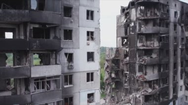 Bu video, Ukrayna 'daki savaşın sonucunu gösteriyor. Borodyanka, Bucha' da 8K çözünürlüklü bir yerleşim yeri.