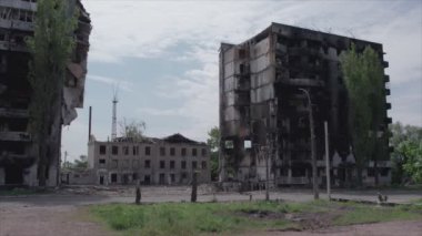 Bu video, Ukrayna 'daki savaşın sonucunu gösteriyor. Borodyanka, Bucha' da 8K çözünürlüklü bir yerleşim yeri.