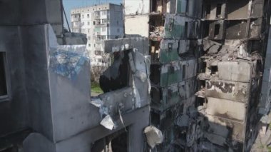 Bu video, Ukrayna 'daki savaşın sonucunu gösteriyor. Borodyanka, Bucha' da 8K çözünürlüklü bir yerleşim yeri.