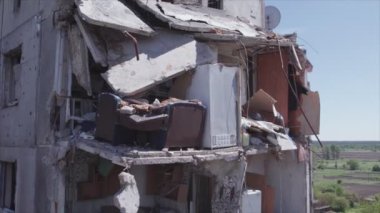 Bu video, Ukrayna 'daki savaşın sonucunu gösteriyor. Borodyanka, Bucha' da 8K çözünürlüklü bir yerleşim yeri.