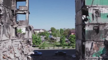 Bu video, Ukrayna 'daki savaşın sonucunu gösteriyor. Borodyanka, Bucha' da 8K çözünürlüklü bir yerleşim yeri.