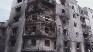 Bu video, Ukrayna 'daki savaşın sonucunu gösteriyor. Borodyanka, Bucha' da 8K çözünürlüklü bir yerleşim yeri.