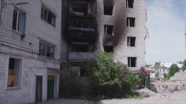 Bu video, Ukrayna 'daki savaşın sonucunu gösteriyor. Borodyanka, Bucha' da 8K çözünürlüklü bir yerleşim yeri.