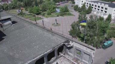 Bu video, Ukrayna 'daki savaşın sonucunu gösteriyor. Borodyanka, Bucha' da 8K çözünürlüklü bir yerleşim yeri.