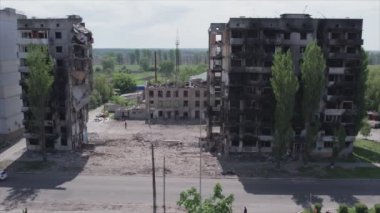 Bu video, Ukrayna 'daki savaşın sonucunu gösteriyor. Borodyanka, Bucha' da 8K çözünürlüklü bir yerleşim yeri.