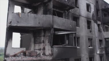 Bu video, Ukrayna 'daki savaşın sonucunu gösteriyor. Borodyanka, Bucha' da 8K çözünürlüklü bir yerleşim yeri.