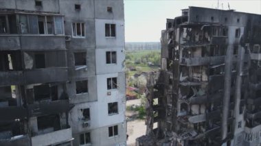 Bu video, Ukrayna 'daki savaşın sonucunu gösteriyor. Borodyanka, Bucha' da 8K çözünürlüklü bir yerleşim yeri.