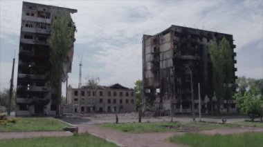 Bu video, Ukrayna 'daki savaşın sonucunu gösteriyor. Borodyanka, Bucha' da 8K çözünürlüklü bir yerleşim yeri.
