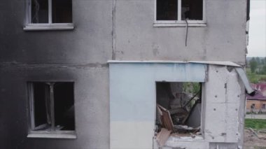 Bu video, Ukrayna 'daki savaşın sonucunu gösteriyor. Borodyanka, Bucha' da 8K çözünürlüklü bir yerleşim yeri.