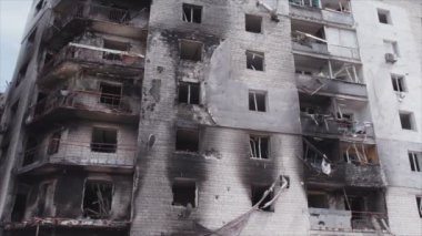 Bu video, Ukrayna 'daki savaşın sonucunu gösteriyor. Borodyanka, Bucha' da 8K çözünürlüklü bir yerleşim yeri.