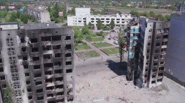 Bu video, Ukrayna 'daki savaşın sonucunu gösteriyor. Borodyanka, Bucha' da 8K çözünürlüklü bir yerleşim yeri.
