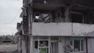 Bu video, Ukrayna 'daki savaşın sonucunu gösteriyor. Borodyanka, Bucha' da 8K çözünürlüklü bir yerleşim yeri.
