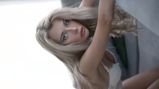 Cette Vidéo Verticale Stock Montre Une Fille Lingerie Sexy Érotique — Video